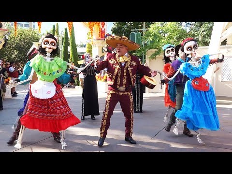 "A Musical Celebration of 'Coco'" FULL SHOW at Disneyland Resort - UCYdNtGaJkrtn04tmsmRrWlw