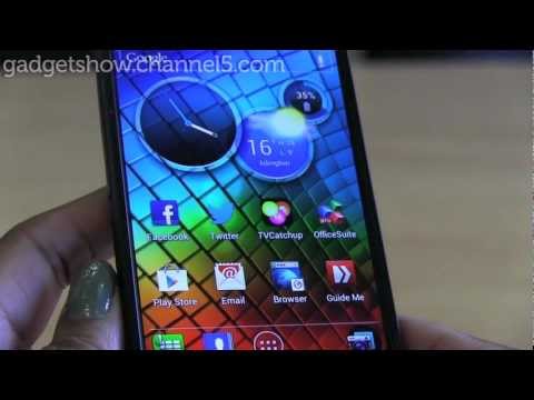 The Gadget Show - Motorola RAZR i Review - UCOZlALOP7ZqodgQgH4BybqA