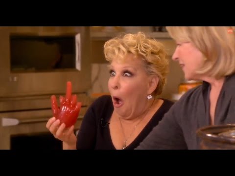 Halloween Bloody Poison Punch⎢Bette Midler⎢Martha Stewart - UC6JBm9OAkpI6NUBV_NsLxTA