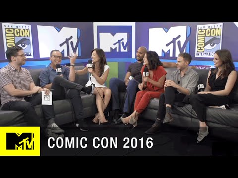 Agents of S.H.I.E.L.D. Cast Reunites w/ Josh Horowitz | Comic Con 2016 | MTV - UCxAICW_LdkfFYwTqTHHE0vg