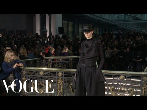 John Galliano Ready to Wear Fall 2013 Vogue Fashion Week Runway Show - UCRXiA3h1no_PFkb1JCP0yMA