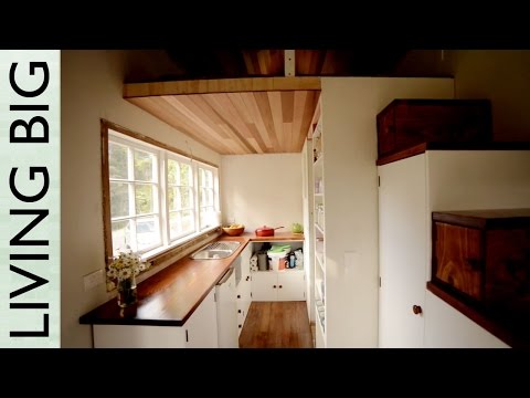 Stunning DIY Cottage-Style Tiny House - UCoNTMWgGuXtGPLv9UeJZwBw