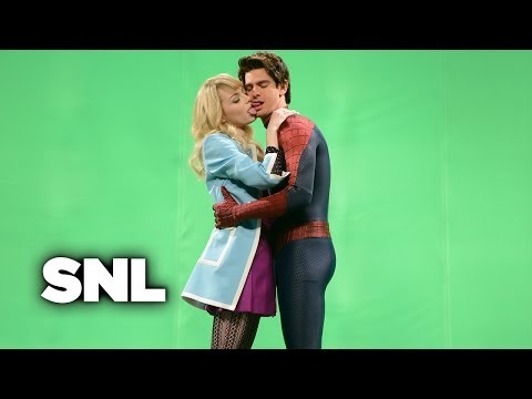 Spiderman Kiss - Saturday Night Live - UCqFzWxSCi39LnW1JKFR3efg