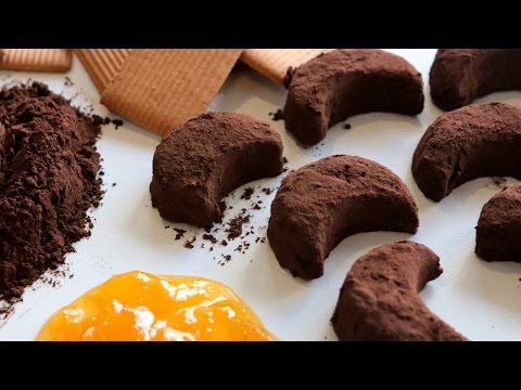 Moon Shaped Cookies (no bake) / كوكيز على شكل القمر - CookingWithAlia - Episode 404 - UCB8yzUOYzM30kGjwc97_Fvw