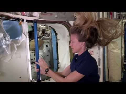 Astronaut Uses Single Hair To Show Newton's Laws | Video - UCVTomc35agH1SM6kCKzwW_g