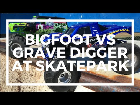 Traxxas Bigfoot Vs Axial Grave Digger at the Skatepark - UCdsSO9nrFl8pwOdYnL-L0ZQ