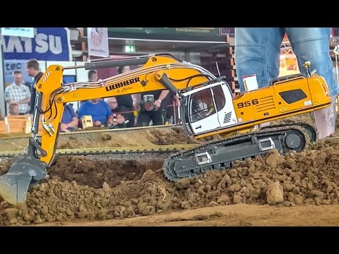 RC excavator Liebherr 956 working at the rail construction site! - UCZQRVHvPaV4DRn3tp8qrh7A