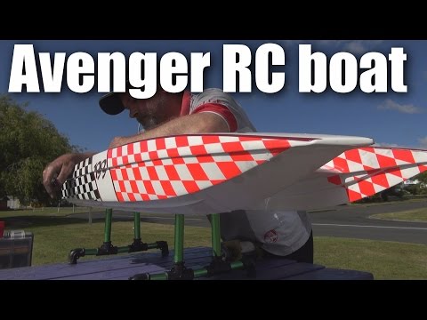 Avenger gas-powered RC boat at Tokoroa - UCQ2sg7vS7JkxKwtZuFZzn-g