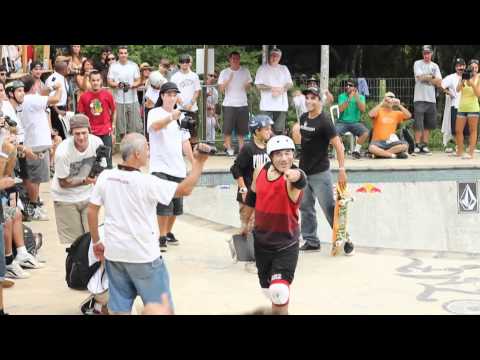 Young and old skate the bowl in Brazil - Clip 2 - Red Bull Skate Generation - UCblfuW_4rakIf2h6aqANefA