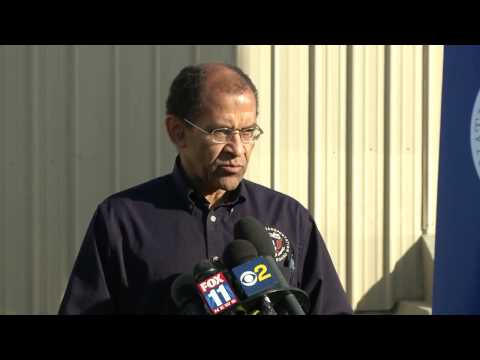 SpaceShipTwo Crash - NTSB Holds First Press Briefing | Video - UCVTomc35agH1SM6kCKzwW_g