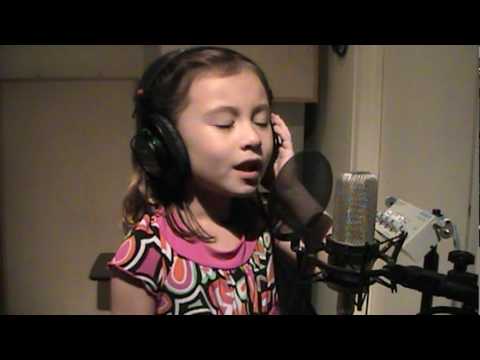 O Holy Night - Incredible child singer 7 yrs old - plz "Share" - UCwazlYM05AdahDmzwemmZQw