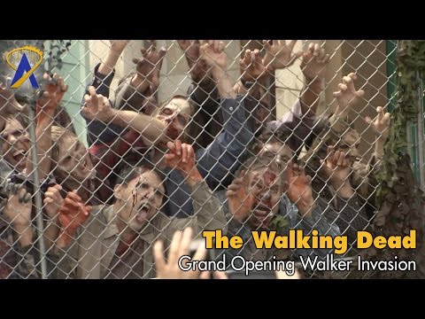Walkers invade The Walking Dead Attraction Opening Moment - UCFpI4b_m-449cePVasc2_8g
