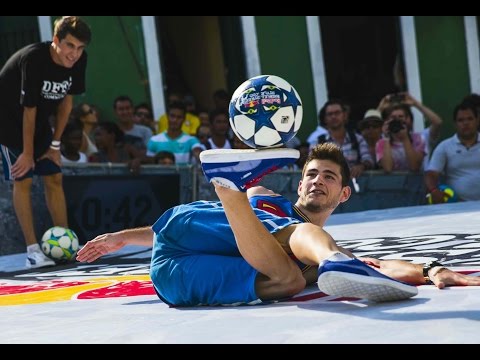 Freestyle Football Battles in Brazil  - Red Bull Street Style 2014 - UCblfuW_4rakIf2h6aqANefA