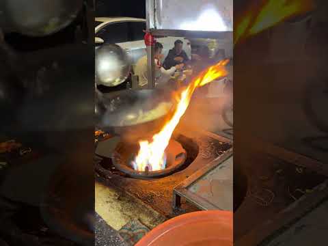 深夜烟火气：只有声音和画面，沉浸感受街角炒面的温暖 #shorts #美食 #小吃 #街头美食 #炒麵 #炒面 #streetfood #chinesefood
