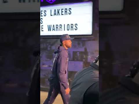 Steph arrives for Warriors at Lakers video clip