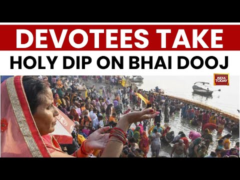 Bhai Dooj 2025: Devotees Take Holy Dip at Balua Ghat, Prayagraj | India Today News