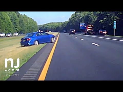 Dashcam captures out-of-control driver on New Jersey Highway - UCUUWDzrkuEztzddaW_sgQbA