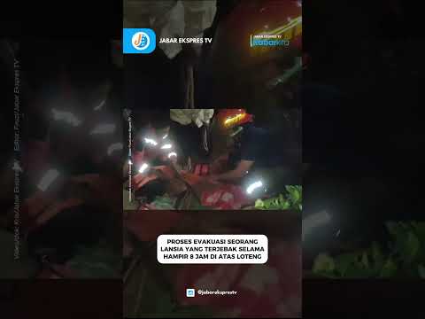 Proses Evakuasi Seorang Lansia Yang Terjebak Hampir 8 Jam di Loteng Rumah