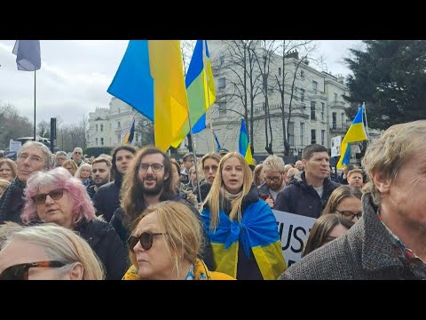 People in London march in support of Ukraine ahead of conflict's third anniversary | AFP