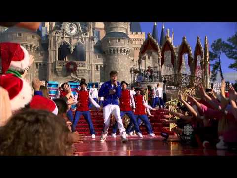 Justin Bieber - Mistletoe. Disney Christmas Parade 2011
