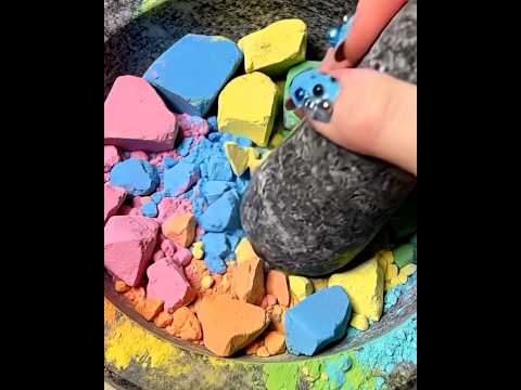 Raibnow r 🌈 color chalk stone crushing #asmr #satisfying #relaxing