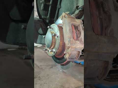 БУДНИ СТО! Нива Тревел на подъемнике