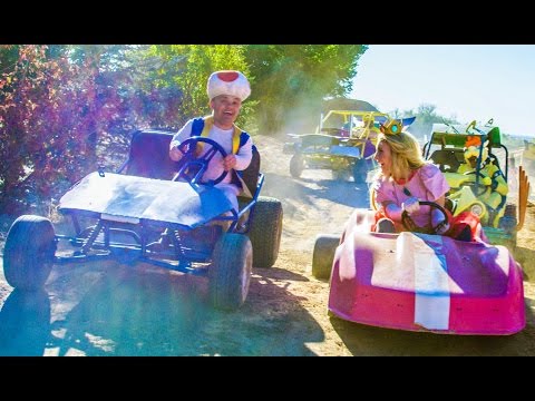 Mario Kart 8 Deluxe Meets Real Life! - UCzofNVHFCdD_4Jxs5dVqtAA