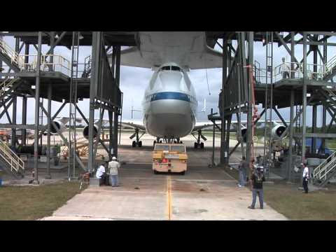 Endeavour and 747 Mated - Time-Lapse Video - UCVTomc35agH1SM6kCKzwW_g