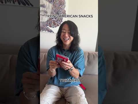 Drummer by day, snack critic by night. 🇺🇸🍫 Tomoya takes on American snacks #ONEOKROCK #tomoya