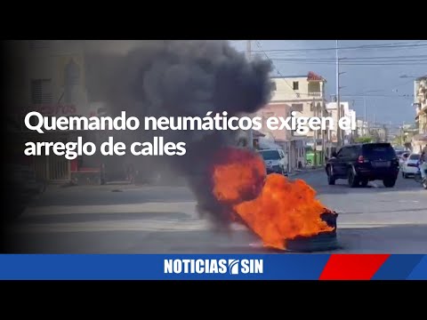 Quemando neumáticos exigen arreglo de calles en SFM