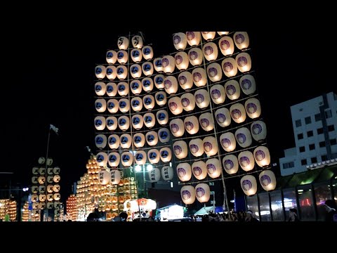 夜空に揺らめくちょうちんの稲穂