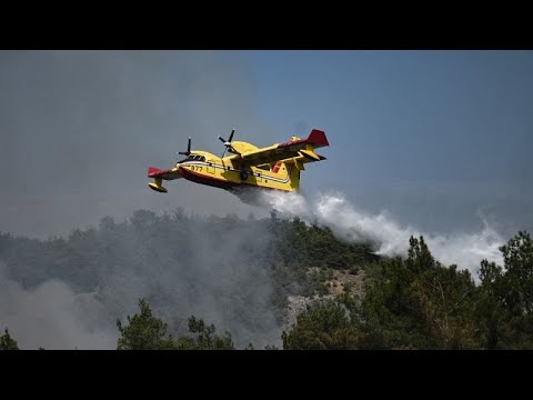 Crisi climatica, la Grecia brucia e l'Austria è bloccata dalle inondazioni