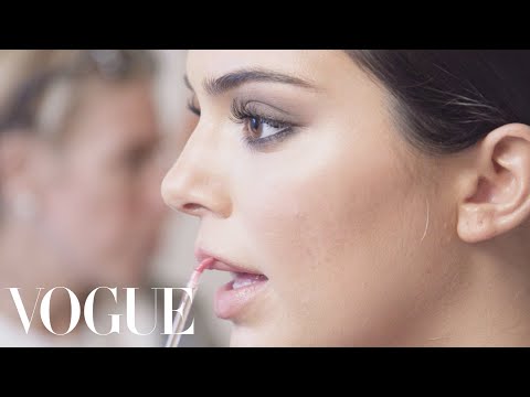 Kendall Jenner Gets Ready for the 2018 Met Gala | Vogue - UCRXiA3h1no_PFkb1JCP0yMA