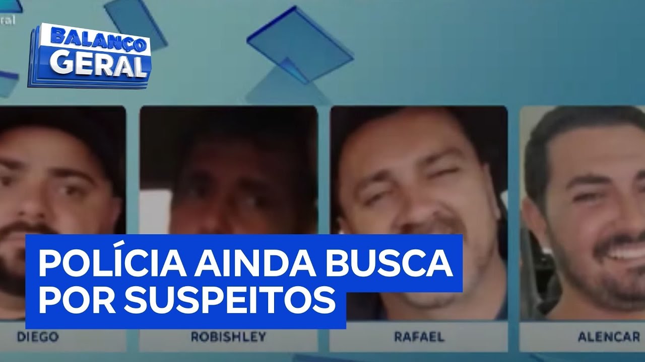 Amigos e familiares se despedem dos amigos que foram cobrar dívida e acabaram mortos