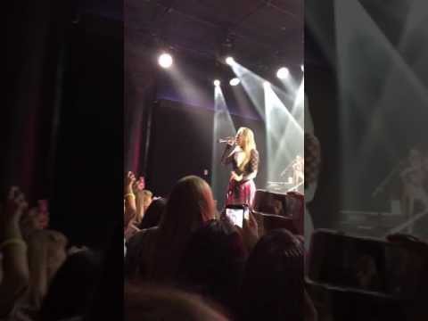 Sabrina carpenter-shadows Austin, Tx