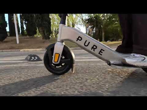 City riding - The Pure Advance e-scooter in Barcelona