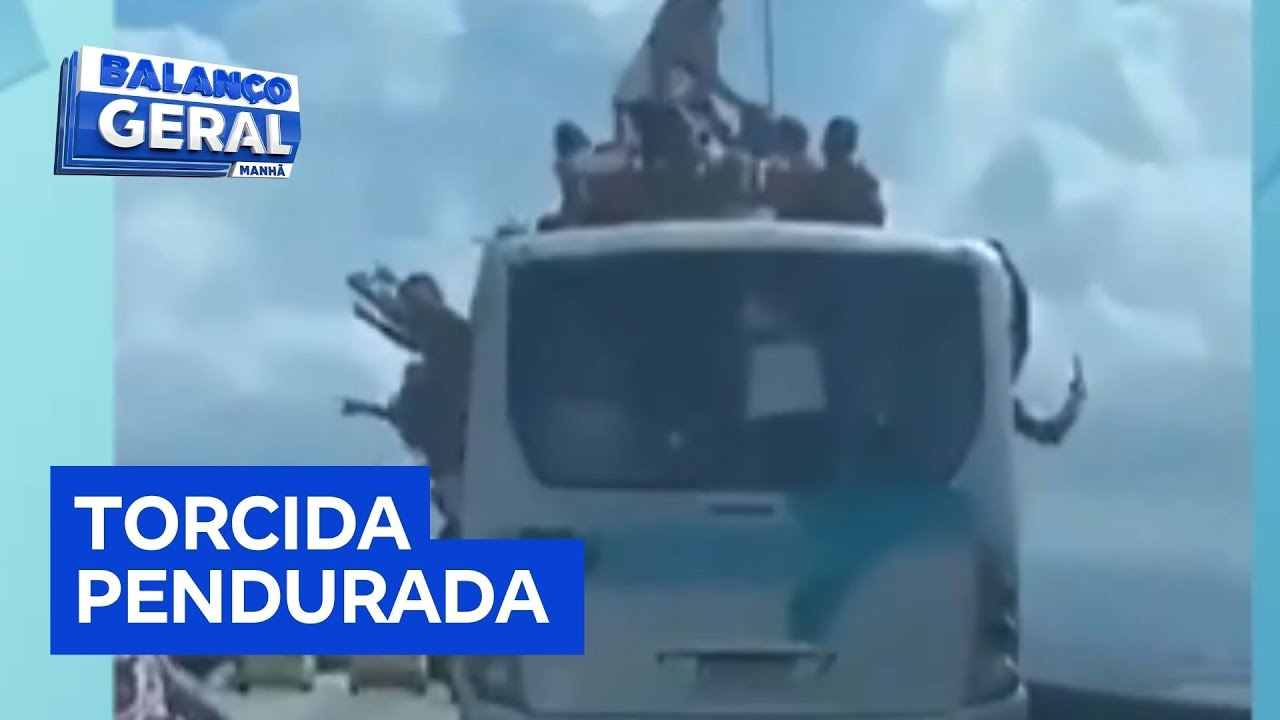 Torcedores do Flamengo são flagrados pendurados no teto de ônibus