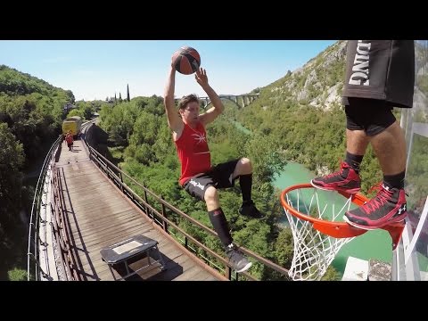 Freestyle Trampoline Slam Dunks on a Train by the Dunking Devils | PEOPLE ARE AWESOME - UCIJ0lLcABPdYGp7pRMGccAQ