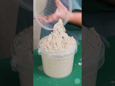 Modo semplice per mantenere pulito il tuo raschietto da stucco🧰