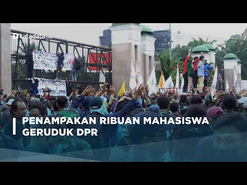 Ribuan Mahasiswa Demo Tolak Jabatan Presiden 3 Periode | Katadata Indonesia