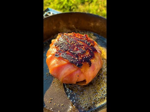 【BBQでこれ作ったら優勝】ベーコンで包むとろけるカマンベールのぜいたく焼き♪ / Bacon Wrapped Camembert #shorts