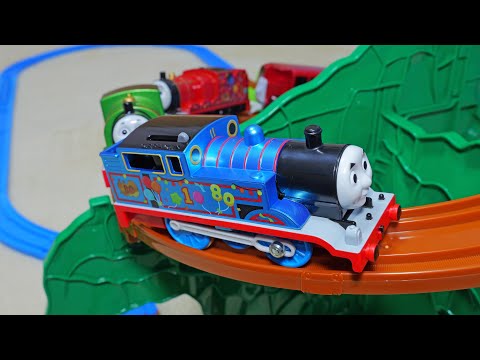 キラキラのメタリックカラーで大集合！　プラレール　きかんしゃトーマス原作出版80周年　キラキラのソドー島のにんきものセット　トーマス　パーシー　ジェームス　バーティー