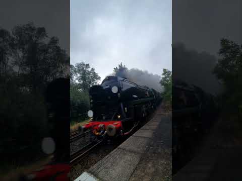 35028 'Clan Line' & 47812 in full steam past Moreton (09/07/24)