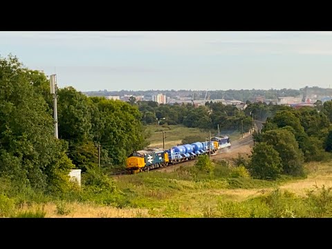 DRS 37407 and 37425 thrashing past Belstead Bank and Manningtree working 3S60 13/9/21