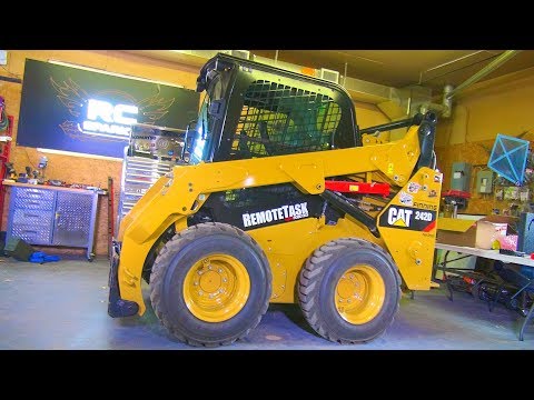 RC ADVENTURES - FiXiNG the LARGEST RC I Own! 8000lb ROBOTiC SKiD STEER - CAT 242D & TORC Robotics - UCxcjVHL-2o3D6Q9esu05a1Q