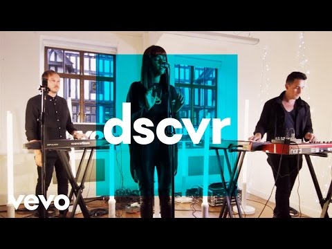 Charlotte OC - Strange - Vevo dscvr (Live) - UC-7BJPPk_oQGTED1XQA_DTw