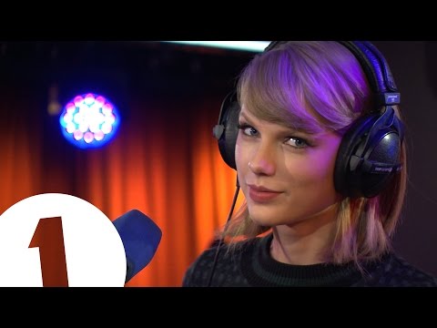 Taylor Swift performs Love Story for the Teen Awards - UC-FQUIVQ-bZiefzBiQAa8Fw