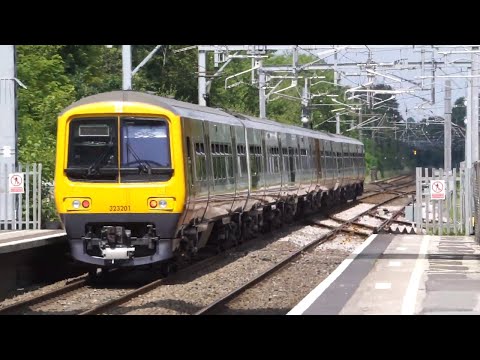 A doubled up set of Class 323s pass through Barnt Green Station (02/07/21)