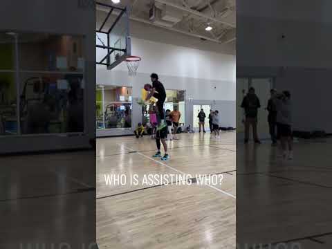 You Won’t Expect This Dunk Finish!
