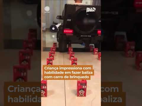 Criança impressiona com habilidade em fazer baliza com carro de brinquedo #Shorts #FalaBrasil